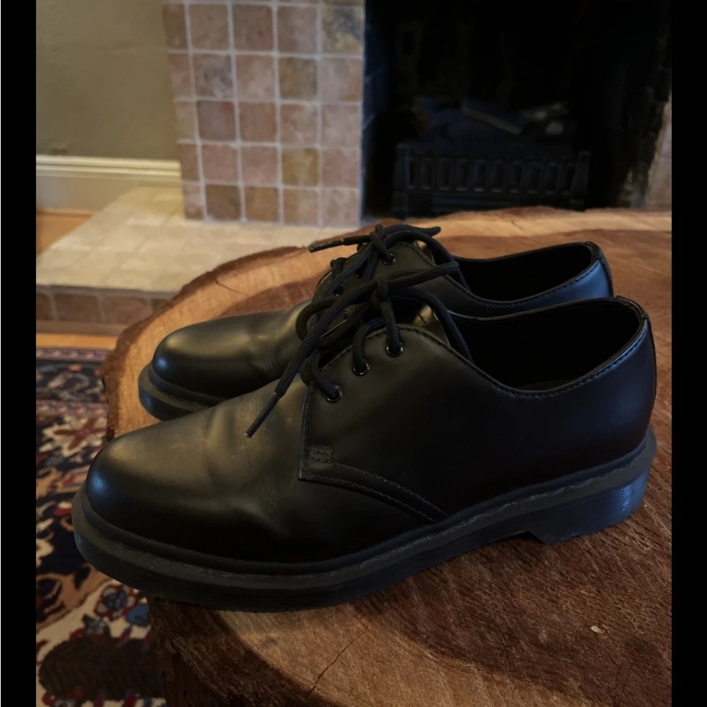 Smooth Leather Oxford Shoes doc martens Men’s 8 women’s 9 1461 Mono